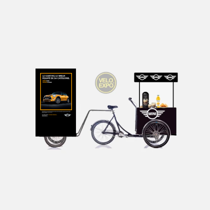 Velo Expo modele affichage digital mobile biface grand format. Idéal pour des operations street marketing avec diffusion de video ou films