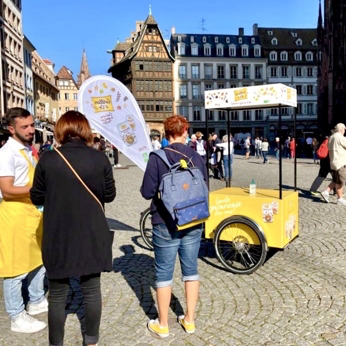 Velo Expo Grillon d_Or à Strasbourg 01 Large publicite activation ooh agence street marketing strasbourg | Veymont
