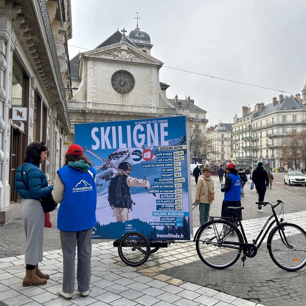 Opération street marketing à Grenoble pour le transporteur VFD. Opération de promotion des services Transaltitude et Skiligne auprès des Grenoblois