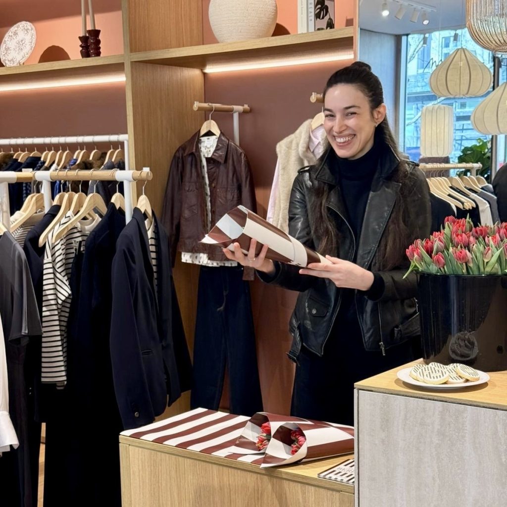27 VEYMONT x MAISON 123 - Retail Activation in Berlin: Flower Distribution with a Branded Cargo Bike | Veymont