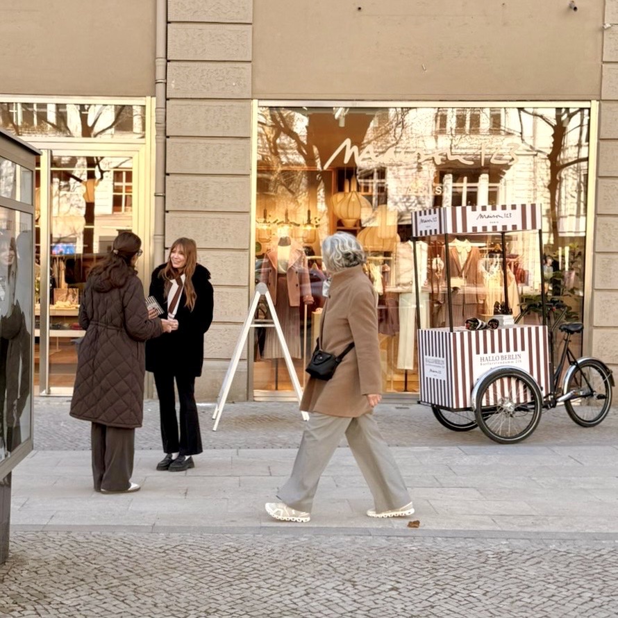 30 VEYMONT x MAISON 123 - Retail Activation in Berlin: Flower Distribution with a Branded Cargo Bike | Veymont