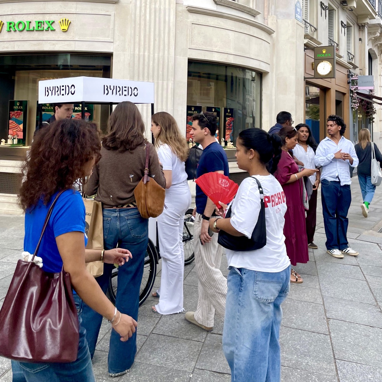 VEYMONT x PUIG - Byredo - activation street marketing - drive to store - distribution de boissons | Veymont